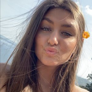 Meet your Posher, Mia